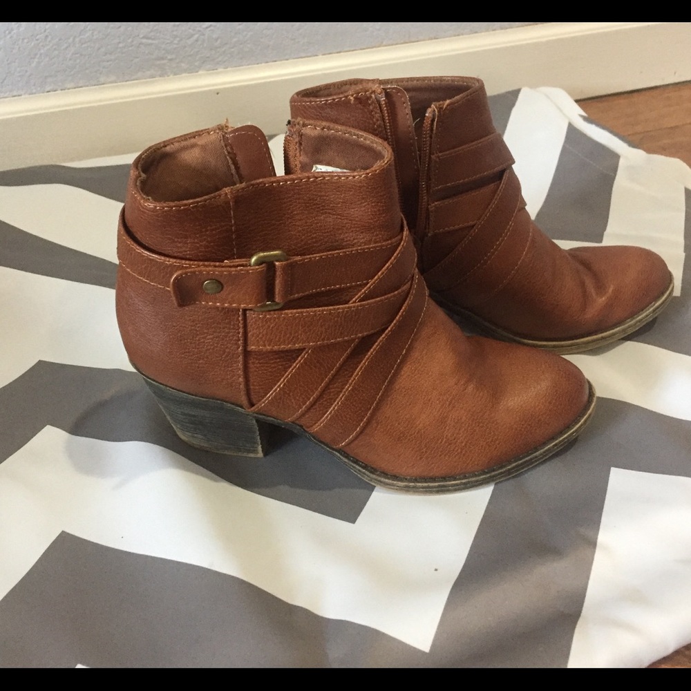 Adorable American Eagle booties!